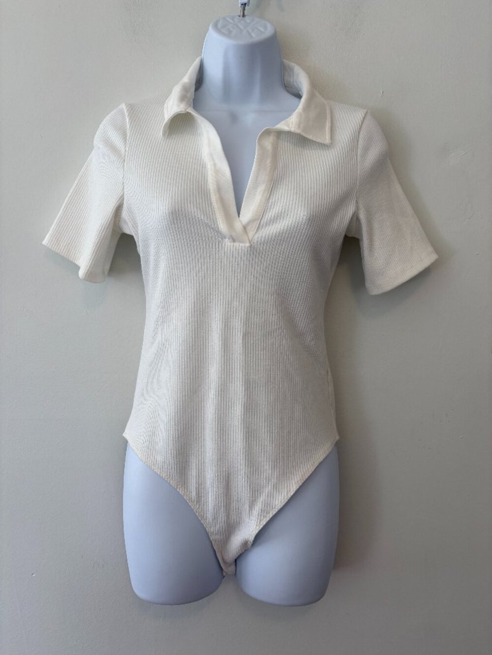Faherty Ribbed White Collared V-Neck Bodysuit Size Medium